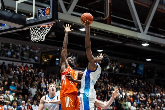 GER, easy Credit Basketball Bundesliga, Niners Chemnitz Frankfurt Skyliners 07 05 2026, Messe, Chemnitz, GER, easy Credit Basketball Bundesliga, Niners Chemnitz Frankfurt Skyliners Nahiem Alleyne Frankfurt Skyliners 4 , John Edward Newman III Niners Chemnitz, 9 Foto Alexander Trienitz Chemnitz Messe Sachsen Germany