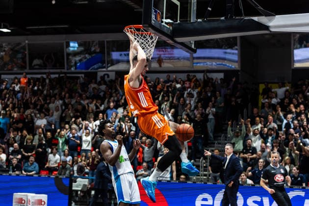 GER, easy Credit Basketball Bundesliga, Niners Chemnitz Frankfurt Skyliners 07 05 2026, Messe, Chemnitz, GER, easy Credit Basketball Bundesliga, Niners Chemnitz Frankfurt Skyliners Yordan Minchev Niners Chemnitz, 91 with a dunk Photo Alexander Trienitz Chemnitz Messe Sachsen Germany