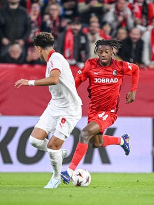 Vitor Carvalho SC Braga and Johan Manzambi SC Freiburg battle for the ball during the UEFA Europa League 2025 26 Semi Final Second Leg match between Sport Club Freiburg and SC Braga at Stadion am Wolfswinkel on May 7, 2026 in Freiburg im Breisgau, Germany Photo by Harry Langer DeFodi Images