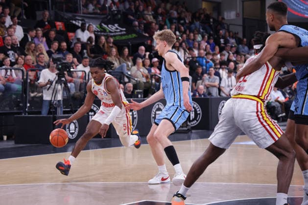 2026 05 07 xfsx GER,Hamburg,1 Basketballl Bundesliga, easyCredit BBL,Veolia Towers Hamburg vs Fitness First Wuerzburg Baskets, in the Inselpark Arena , v l Marcus Carr Wuerzburg Baskets ,5 on the ball Copyright: HMBxMedia FernandoxSoares