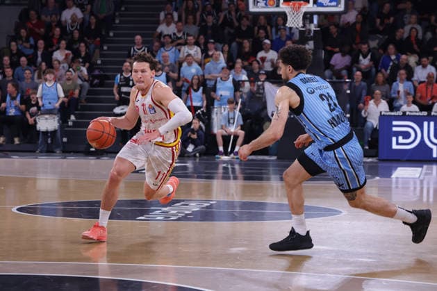 2026 05 07 xfsx GER,Hamburg,1 Basketballl Bundesliga, easyCredit BBL,Veolia Towers Hamburg vs Fitness First Wuerzburg Baskets, in the Inselpark Arena , v l Brae Ivey Wuerzburg Baskets ,11 , Devon Daniels Veolia Towers Hamburg ,21 Copyright: HMBxMedia FernandoxSoares