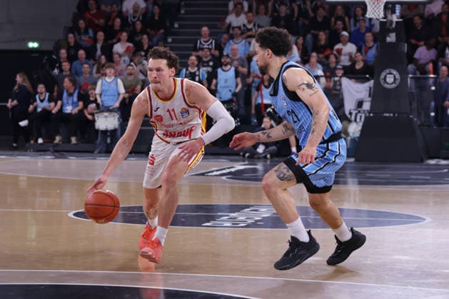 2026 05 07 xfsx GER,Hamburg,1 Basketballl Bundesliga, easyCredit BBL,Veolia Towers Hamburg vs Fitness First Wuerzburg Baskets, in the Inselpark Arena , v l Brae Ivey Wuerzburg Baskets ,11 , Devon Daniels Veolia Towers Hamburg ,21 Copyright: HMBxMedia FernandoxSoares