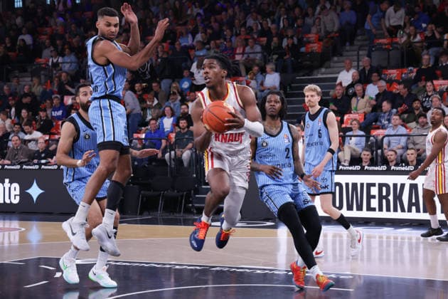 2026 05 07 xfsx GER,Hamburg,1 Basketballl Bundesliga, easyCredit BBL,Veolia Towers Hamburg vs Fitness First Wuerzburg Baskets, in the Inselpark Arena , v l Kenneth Ogbe Veolia Towers Hamburg ,25 , Marcus Carr Wuerzburg Baskets ,5 , Leonard Thorpe Jr Veolia Towers Hamburg ,2 , Zsombor Maronka Veolia Towers Hamburg ,5 Copyright: HMBxMedia FernandoxSoares