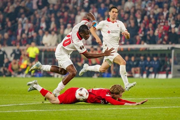 Germany Soccer Europa League 2025 2026, Semifinal SC Freiburg vs Sporting Braga Europa Park Stadion Freiburg Mario Dorgeles SC Braga, 20 fouls Jan Niklas Beste SC Freiburg, 19 and gets the red card in the 6th minute by referee Davide Massa Italy Copyright: xJOERANxSTEINSIEKx