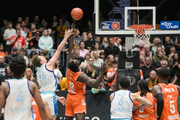 easyCredit Basketball Bundesliga, Matchday 33, Niners Chemnitz Frankfurt Skyliners 07 05 2026 from 18 30 h Chemnitz, Chemnitz Arena In the photo Ivan Crnjac 14 , Amadou Sow 12 easyCredit Basketball Bundesliga, Matchday 33, Niners Chemnitz Frankfurt Skyliners Chemnitz Saxony Germany Copyright: xEHLxMedia MichelxKöhlerx 20260705-Niners Chemnitz-Frankfurt Skyliners_081