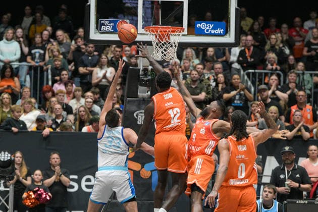 easyCredit Basketball Bundesliga, Matchday 33, Niners Chemnitz Frankfurt Skyliners 07 05 2026 from 18 30 h Chemnitz, Chemnitz Arena In the photo Ryan Hawkins 33 , Amadou Sow 12 , Kevin Yebo 0 , John Newman III 9 easyCredit Basketball Bundesliga, Matchday 33, Niners Chemnitz Frankfurt Skyliners Chemnitz Saxony Germany Copyright: xEHLxMedia MichelxKöhlerx 20260705-Niners Chemnitz-Frankfurt Skyliners_085