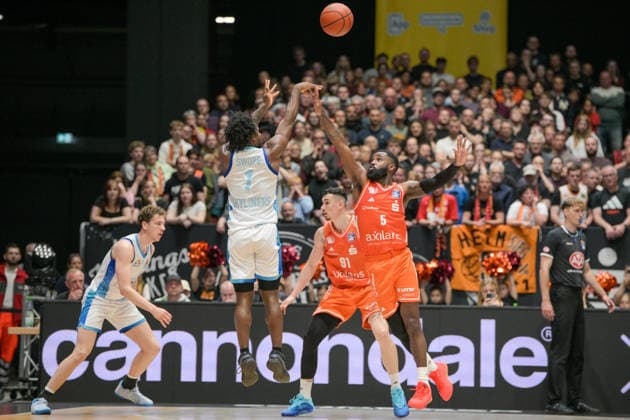 easyCredit Basketball Bundesliga, Matchday 33, Niners Chemnitz Frankfurt Skyliners 07 05 2026 from 18 30 h Chemnitz, Chemnitz Arena In the photo Isaiah Swope 1 , Yordan Minchev 91 , Cory Davis 5 easyCredit Basketball Bundesliga, Matchday 33, Niners Chemnitz Frankfurt Skyliners Chemnitz Saxony Germany Copyright: xEHLxMedia MichelxKöhlerx 20260705-Niners Chemnitz-Frankfurt Skyliners_092