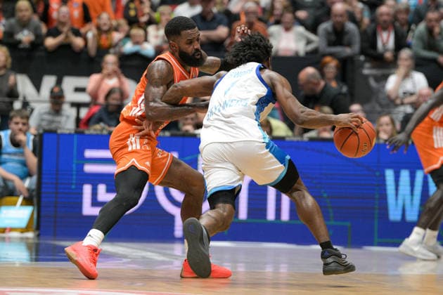 easyCredit Basketball Bundesliga, 33 Matchday, Niners Chemnitz Frankfurt Skyliners 07 05 2026 from 18 30 h Chemnitz, Chemnitz Arena Im Foto Cory Davis 5 , Isaiah Swope 1 easyCredit Basketball Bundesliga, 33 Matchday, Niners Chemnitz Frankfurt Skyliners Chemnitz Saxony Germany Copyright: xEHLxMedia MichelxKöhlerx 20260705-Niners Chemnitz-Frankfurt Skyliners_097