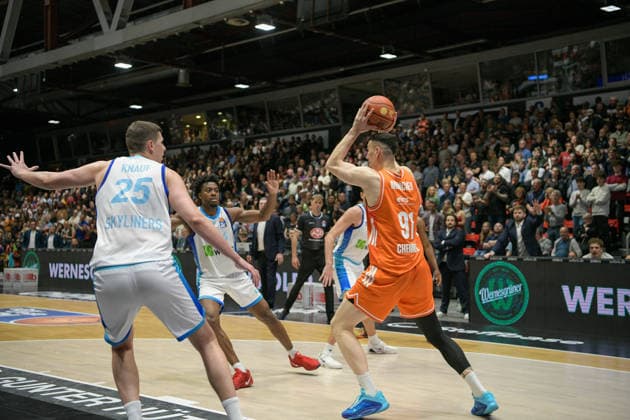 easyCredit Basketball Bundesliga, Matchday 33, Niners Chemnitz Frankfurt Skyliners 07 05 2026 from 18 30 h Chemnitz, Chemnitz Arena In the photo Yordan Minchev 91 , Jacob Knauf 25 easyCredit Basketball Bundesliga, Matchday 33, Niners Chemnitz Frankfurt Skyliners Chemnitz Saxony Germany Copyright: xEHLxMedia MichelxKöhlerx 20260705-Niners Chemnitz-Frankfurt Skyliners_133