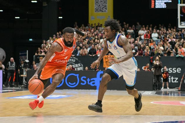 easyCredit Basketball Bundesliga, 33 Matchday, Niners Chemnitz Frankfurt Skyliners 07 05 2026 from 18 30 h Chemnitz, Chemnitz Arena Im Foto Cory Davis 5 , Isaiah Swope 1 easyCredit Basketball Bundesliga, 33 Matchday, Niners Chemnitz Frankfurt Skyliners Chemnitz Saxony Germany Copyright: xEHLxMedia MichelxKöhlerx 20260705-Niners Chemnitz-Frankfurt Skyliners_147