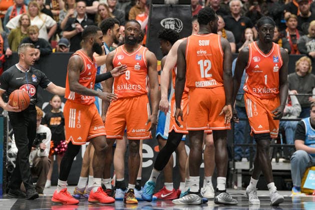 easyCredit Basketball Bundesliga, Matchday 33, Niners Chemnitz Frankfurt Skyliners 07 05 2026 from 18 30 h Chemnitz, Chemnitz Arena In the photo Niners Chemnitz, Cory Davis 5 , John Newman III 9 , Amadou Sow 12 , Aher Uguak 1 easyCredit Basketball Bundesliga, Matchday 33, Niners Chemnitz Frankfurt Skyliners Chemnitz Saxony Germany Copyright: xEHLxMedia MichelxKöhlerx 20260705-Niners Chemnitz-Frankfurt Skyliners_105