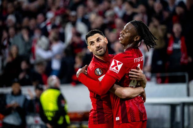 GER, Europa League, semi-final, SC Freiburg vs Sporting Braga 07 05 2026, Europa Park Stadion, Freiburg, GER, Europa League, semi-final, SC Freiburg vs Sporting Braga, in the picture Johan Manzambi SC Freiburg, 44 , Vincenzo Grifo SC Freiburg, 32 cheer about the goal to 2 0, nordphotoxGmbHx xMemmler nph00005