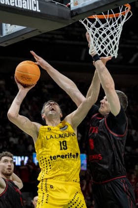 Rytas Vilnius v La Laguna Tenerife - Basketball Champions League Final Four Semifinal Giorgi Shermadini shoots under defensive pressure from Arturas Gudaitis during the semifinal of the Basketball Champions League Final Four between Laguna Tenerife and Rytas Vilnius at the Palau Olimpic de Badalona in Badalona, Spain, on May 7, 2026. Barcelona Spain  Copyright: xLeonardoxGerzonx originalFilename:gerzon-notitle260507_npbwL.jpg