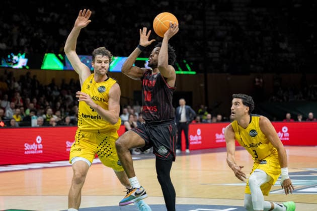 Rytas Vilnius v La Laguna Tenerife - Basketball Champions League Final Four Semifinal Jerrick Harding jumps for a shot under pressure from Aaron Doornekamp during the semifinal of the Basketball Champions League Final Four between Rytas Vilnius and Laguna Tenerife at the Palau Olimpic de Badalona in Badalona, Spain, on May 7, 2026. Barcelona Spain  Copyright: xLeonardoxGerzonx originalFilename:gerzon-notitle260507_npWKp.jpg