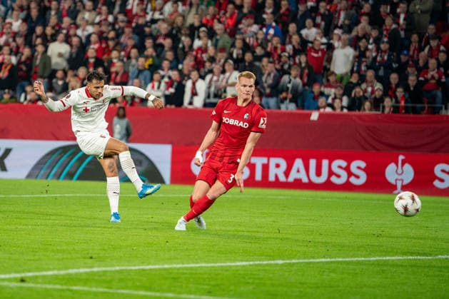 07 05 2026, xdaymx, Football UEFA Europa League, SC Freiburg Sporting vl Rodrigo Zalazar SC Braga with a shot on the empty goal, which is blocked by a Freiburg player in front of the line DFL DFB REGULATIONS PROHIBIT ANY USE OF PHOTOGRAPHS as IMAGE SEQUENCES and or QUASI VIDEO Freiburg