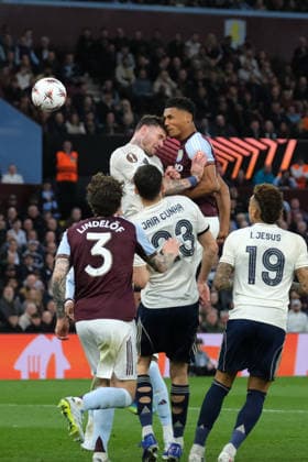 BIRMINGHAM, ENGLAND - MAY 07 : Ollie Watkins of Aston Villa and Morato of Nottingham Forest clash heads during the UEFA Europa League Semi Final second leg football match between Aston Villa and Nottingham Forest at Villa Park on May 07, 2026 in Birmingham, England. Copyright: xPaulxBonserx xSportsxPressxPhotox Sportspressphoto_SPR142510