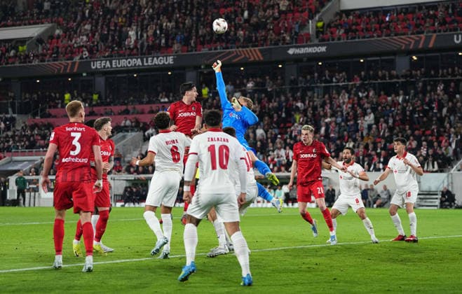 Lukas Hornicek Braga controls the ball during Freiburg and Braga, UEFA Europa League Semi final, Europa Park Stadion, Freiburg, Germany on May 7, 2026 Thor Wegner DeFodi Images Photo by DeFodi Images