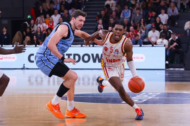 2026 05 07 xfsx GER,Hamburg,1 Basketballl Bundesliga, easyCredit BBL,Veolia Towers Hamburg vs Fitness First Wuerzburg Baskets, in the Inselpark Arena , f l Jan Niklas Wimberg Veolia Towers Hamburg ,17 , Marcus Carr Wuerzburg Baskets ,5 Copyright: HMBxMedia FernandoxSoares