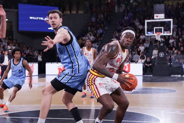 2026 05 07 xfsx GER,Hamburg,1 Basketballl Bundesliga, easyCredit BBL,Veolia Towers Hamburg vs Fitness First Wuerzburg Baskets, in the Inselpark Arena , v l Jan Niklas Wimberg Veolia Towers Hamburg ,17 , Charles Thompson Wuerzburg Baskets ,32 Copyright: HMBxMedia FernandoxSoares