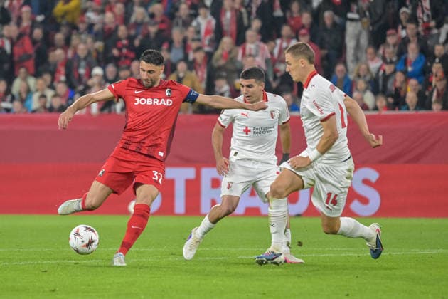 Vincenzo Grifo SC Freiburg, 32 on goal nd in front of Gustaf Lagerbielke Sporting Braga, 14 GER, SC Freiburg Sporting Braga, football, Europa League, semi-final, 2025 2026 season, 07 05 2026 GER, SC Freiburg Sporting Braga, football, Europa League, semi-final, 2025 2026 season, 07 05 2026 Freiburg Copyright: xEibner-Pressefoto ThomasxHessx EP_THS