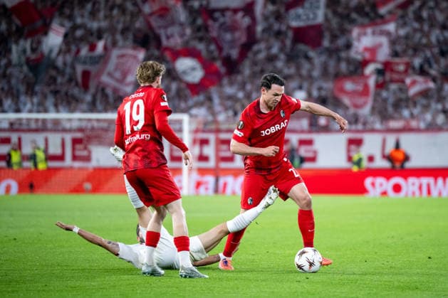 GER, Europa League, semi-final, SC Freiburg vs Sporting Braga 07 05 2026, Europa Park Stadion, Freiburg, GER, Europa League, semi-final, SC Freiburg vs Sporting Braga, in the picture Nicolas Höfler SC Freiburg, 27 in a duel, in front Jan Niklas Beste SC Freiburg, 19 , nordphotoxGmbHx xMemmler nph00005