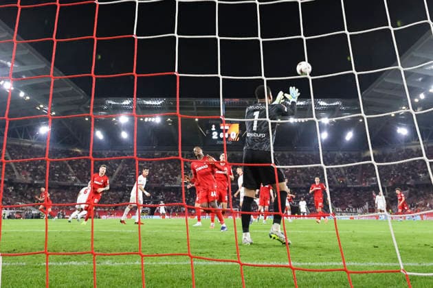 Noah Atubolu SC Freiburg, 01 catches the ball , Germany, Football, UEFA Europa League, semi-final, 2025 2026, SC Freiburg vs Sporting Braga, 07 05 2026, Freiburg im Breisgau Europa Park Stadium Germany Copyright: xGrantxHubbsx