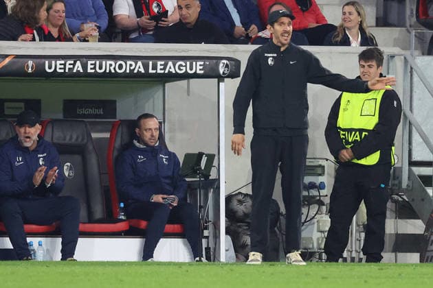 07 05 2026, xrekx, Football UEFA Europa League, SC Freiburg Sporting Braga v l Julian Schuster Coach SC Freiburg gives instructions, gesticulates, gesticulate with arms gives instructions, gesticulate DFL DFB REGULATIONS PROHIBIT ANY USE OF PHOTOGRAPHS as IMAGE SEQUENCES and or QUASI VIDEO Freiburg