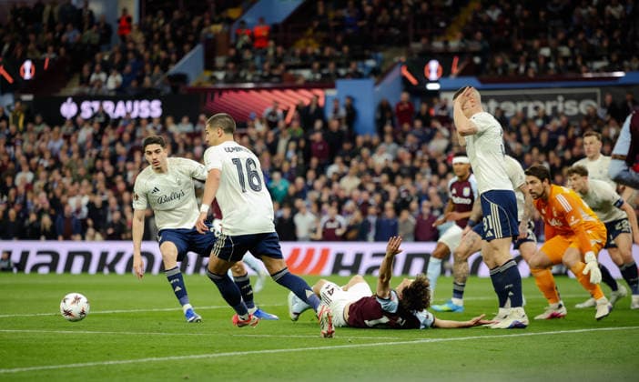 Europa League 2025 26 Semi Final 2nd Leg Aston Villa vs Nottingham Forest Villa Park 07.05.2026 Pau Torres of Aston Villa is fouled in the box by Nikola Milenkovic of Nottingham Forest and is awarded a penalty Europa League 2025 26 Semi Final 2nd Leg Aston Villa vs Nottingham Forest Villa Park 07.05.2026 Photograph By Marc Aspland The Times  Copyright: xMarcxAsplandx NINTCHDBPICT001078972594