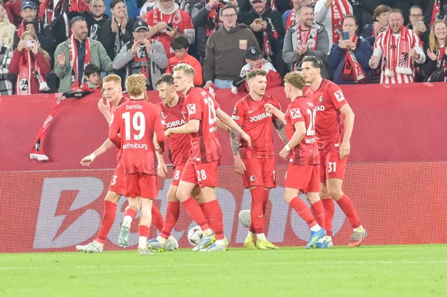 Celebration after the 3-0 goal by Lukas Kuebler SC Freiburg, 17 GER, SC Freiburg Sporting Braga, Football, Europa League, Semi-final, 2025 2026 season, 07 05 2026 GER, SC Freiburg Sporting Braga, Football, Europa League, Semi-final, 2025 2026 season, 07 05 2026 Freiburg Copyright: xEibner-Pressefoto ThomasxHessx EP_THS
