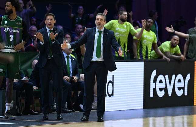 Unicaja v AEK BC - Basketball Champions League BADALONA, SPAIN - MAY 7: Unicaja head coach Ibon Navarro watches from the bench during the Basketball Champions League Final Four semi-final match against AEK BC at Palau Municipal d Esports de Badalona in Badalona, Spain, on May 7, 2026. Burak Akbulut Anadolu Badalona Spain. Editorial use only. Please get in touch for any other usage.  Copyright: x2026xAnadoluxBurakxAkbulutx