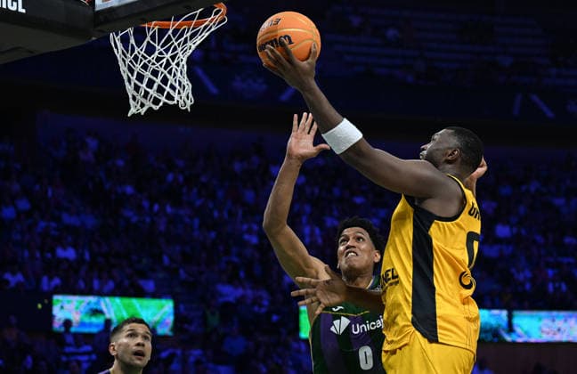 Unicaja v AEK BC - Basketball Champions League BADALONA, SPAIN - MAY 7: AEK BC player RaiQuan Gray (R) and Unicaja player Tyson Perez (back) in action during the Basketball Champions League Final Four semi-final match at Palau Municipal d Esports de Badalona in Badalona, Spain, on May 7, 2026. Burak Akbulut Anadolu Badalona Spain. Editorial use only. Please get in touch for any other usage.  Copyright: x2026xAnadoluxBurakxAkbulutx
