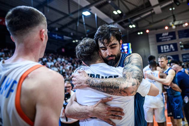 easycredit BBL Basketball Bundesliga 2025 2026 33 Matchday 07 05 2026 Science City Jena vs MLP Academics Heidelberg Give each other a hug, ex-teammate Kristofer Krause Jena in the league with Marcel Keßen, who is relegated with Heidelberg Sparkassen Arena