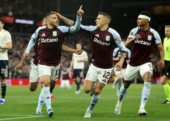 Aston Villa FC v Nottingham Forest FC - UEFA Europa League 2025 26 Semi-Final Second Leg Emi Buendia, Lucas Digne and Ollie Watkins of Aston Villa celebrate after scoring his penalty during the UEFA Europa League 2025 26 Semi-Final Second Leg match between Aston Villa FC and Nottingham Forest FC at Villa Park on May 7, 2026 in Birmingham, England. WARNING! This Photograph May Only Be Used For Newspaper And Or Magazine Editorial Purposes. May Not Be Used For Publications Involving 1 player, 1 Club Or 1 Competition Without Written Authorisation From Football DataCo Ltd. For Any Queries, Please Contact Football DataCo Ltd on +44 (0) 207 864 9121 Birmingham Villa Park England United Kingdom Copyright: xAllstarxPicturexLibraryxLtdx