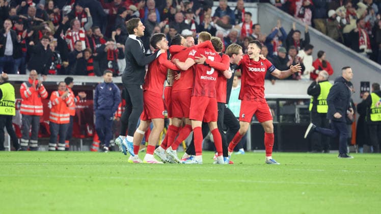 07 05 2026, xrekx, Football UEFA Europa League, SC Freiburg Sporting Braga v l SC Freiburg Mannschaft, Spieler, jubeln nach Spielende, Team, Player, celebrate at the end of the match Maximilian Eggestein SC Freiburg DFL DFB REGULATIONS PROHIBIT ANY USE OF PHOTOGRAPHS as IMAGE SEQUENCES and or QUASI VIDEO Freiburg
