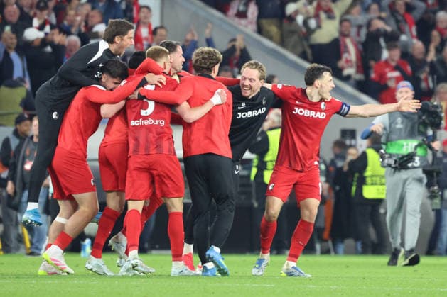 07 05 2026, xrekx, Football UEFA Europa League, SC Freiburg Sporting Braga v l SC freiburg Mannschaft, Spieler, jubeln nach Spielende, Team, Player, celebrate at the end of the match Maximilian Eggestein SC Freiburg DFL DFB REGULATIONS PROHIBIT ANY USE OF PHOTOGRAPHS as IMAGE SEQUENCES and or QUASI VIDEO Freiburg