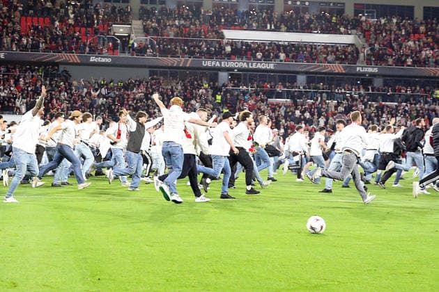 07 05 2026, xrekx, Football UEFA Europa League, SC Freiburg Sporting Braga v l Platzsturm Freiburg Fans ,Atmosphere, Scarves, Ultras, Spectators, Visitors, Choreo, Choreography, atmosphere, scarves, spectators, visitors DFL DFB REGULATIONS PROHIBIT ANY USE OF PHOTOGRAPHS as IMAGE SEQUENCES and or QUASI VIDEO Freiburg