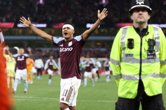 Aston Villa gegen Nottingham Forest 07. Mai 2026, Aston UEFA EUROPA League Halbfinale Rückspiel Aston Villa gegen Nottingham Forest Ollie Watkins von Aston Villa jubelt nach dem Spiel auf dem Spielfeld Foto Charlotte Wilson Abseits Aston UK  Copyright: xCharlottexWilsonx xOffsidexOffside