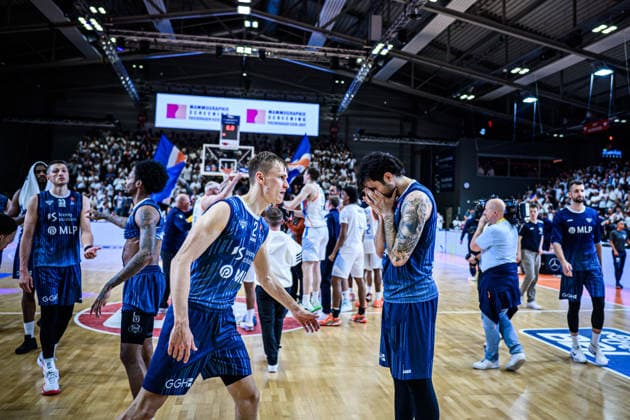easycredit BBL Basketball Bundesliga 2025 2026 33 Matchday 07 05 2026 Science City Jena vs MLP Academics Heidelberg Heidelberg Mourning after relegation Mourning center Niklas Würzner, right Erol Ersek Sparkassen Arena