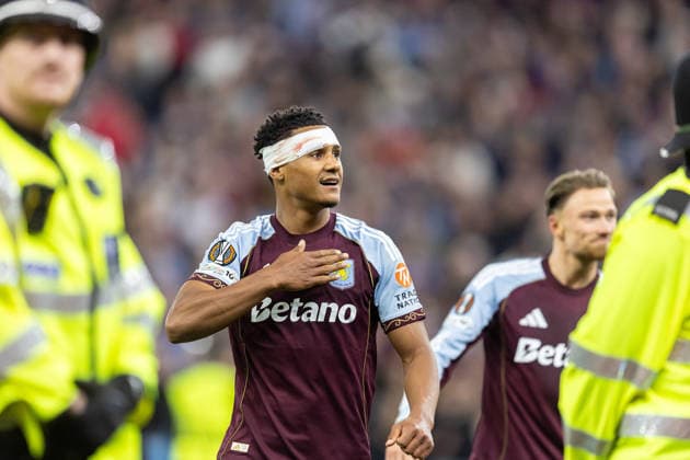 Aston Villa v Nottingham Forest, Europa League, Semi-Final Aston Villa forward Ollie Watkins (11) celebrates win in front of fans after the Europa League semi final second leg match between Aston Villa and Nottingham Forest at Villa Park, Birmingham, UK on 7 May 2026. Birmingham Villa Park West Midlands UK Editorial use only , Copyright: xManjitxNarotrax PSI-24205-0049