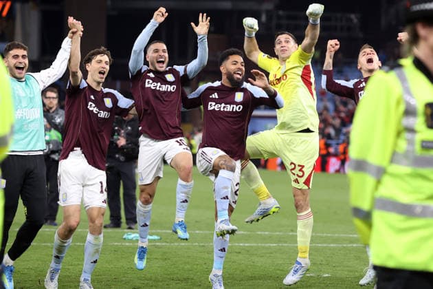 Aston Villa gegen Nottingham Forest 07. Mai 2026, Aston UEFA EUROPA League Halbfinale Rückspiel Aston Villa gegen Nottingham Forest Aston Villa Spieler feiern auf dem Spielfeld nach dem Spiel Foto Charlotte Wilson Abseits Aston UK  Copyright: xCharlottexWilsonx xOffsidexOffside