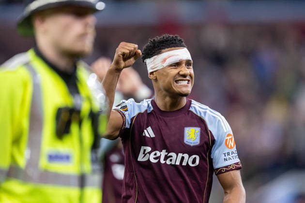 Aston Villa v Nottingham Forest, Europa League, Semi-Final Aston Villa forward Ollie Watkins (11) celebrates win in front of fans after the Europa League semi final second leg match between Aston Villa and Nottingham Forest at Villa Park, Birmingham, UK on 7 May 2026. Birmingham Villa Park West Midlands UK Editorial use only , Copyright: xManjitxNarotrax PSI-24205-0050