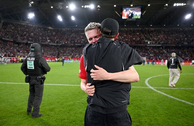 FOOTBALL EUROPE LEAGUE SEASON 2025 2026 Semi-final second leg 07 05 2026 SC Freiburg SC Braga cheering after the victory and the entry into the final, from left , Matthias Ginter with coach Julian Schuster SC Freiburg cheering with the fans after the storming of the pitch