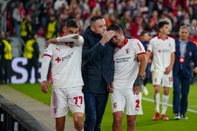 Germany Soccer Europa League 2025 2026, semi-final SC Freiburg vs Sporting Braga Europa Park Stadion Freiburg Gabriel Martinez SC Braga, 77 Victor Gomez SC Braga, 2 Disappointment, sadness, tears Copyright: xJOERANxSTEINSIEKx