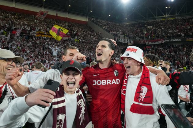 Storming the pitch, emotions, cheering, Igor Matanovic SC Freiburg, 31 , Germany, football, UEFA Europa League, semi-final, second leg, 2025 2026, SC Freiburg vs SC Braga, 07 05 2026, Europa Park Stadion, Freiburg Freiburg Europa Park Stadion Baden Württemberg Germany Copyright: xArnexAmbergx