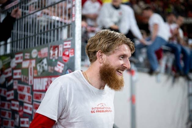 GER, Europa League, semi-final, SC Freiburg vs Sporting Braga 07 05 2026, Europa Park Stadion, Freiburg, GER, Europa League, semi-final, SC Freiburg vs Sporting Braga, in the picture Jan Niklas Beste SC Freiburg, 19 celebrates the 3 1 victory and entry into the final and celebrates with the fans Ultras in the stands nordphotoxGmbHx xMemmler nph00005