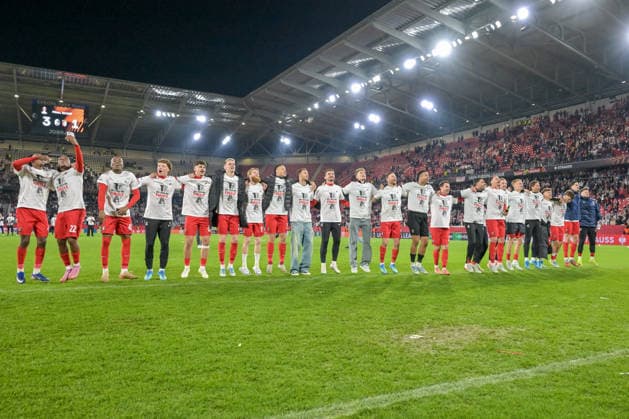 Team SC Freiburg celebrates reaching the final in front of the Kurzve GER, SC Freiburg Sporting Braga, Football, Europa League, Semi-final, 2025 2026 season, 07 05 2026 GER, SC Freiburg Sporting Braga, Football, Europa League, Semi-final, 2025 2026 season, 07 05 2026 Freiburg Copyright: xEibner-Pressefoto ThomasxHessx EP_THS
