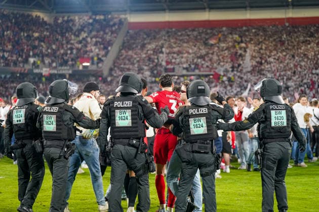 Germany Soccer Europa League 2025 2026, semi-final SC Freiburg vs Sporting Braga Europa Park Stadion Freiburg Gabriel Martinez SC Braga, 77 Victor Gomez SC Braga, 2 Disappointment, sadness, tears Copyright: xJOERANxSTEINSIEKx