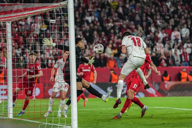 UEFA Europa League SC Freiburg v Sporting Braga, 07 04 2026 Header by Pau Victor Sporting Braga, 18 to 3 1 UEFA Europa League SC Freiburg v Sporting Braga, Europa Park Stadium, 07 04 2026 Copyright: xBEAUTIFULxSPORTS Boscox