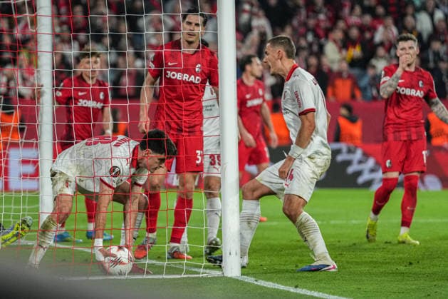 UEFA Europa League SC Freiburg v Sporting Braga, 07 04 2026 Pau Victor Sporting Braga, 18 to 3 1, who gets the ball out of the goal UEFA Europa League SC Freiburg v Sporting Braga, Europa Park Stadium, 07 04 2026 Copyright: xBEAUTIFULxSPORTS Boscox