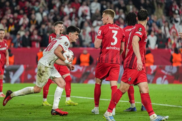 UEFA Europa League SC Freiburg v Sporting Braga, 07 04 2026 Pau Victor Sporting Braga, 18 to 3 1, who gets the ball out of the goal UEFA Europa League SC Freiburg v Sporting Braga, Europa Park Stadium, 07 04 2026 Copyright: xBEAUTIFULxSPORTS Boscox